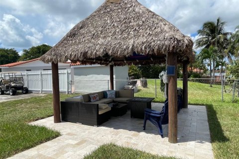 Villa ou maison à vendre à Miami, Floride: 3 chambres, 159.7 m2 № 2004090 - photo 9