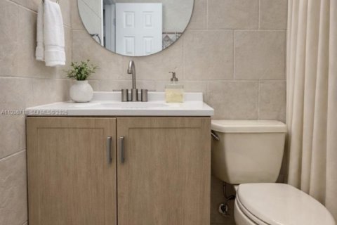 House in Miami, Florida 3 bedrooms, 159.7 sq.m. № 2004090 - photo 23