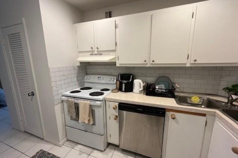 Condo in Wilton Manors, Florida, 1 bedroom № 2243882 - photo 10