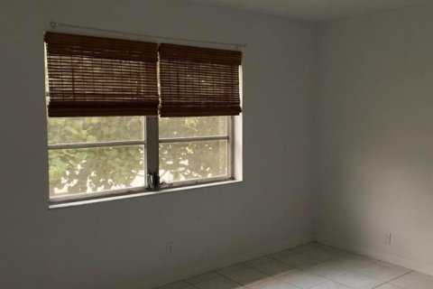Condo in Wilton Manors, Florida, 1 bedroom № 2243882 - photo 18