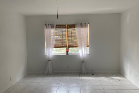 Condo in Wilton Manors, Florida, 1 bedroom № 2243882 - photo 13