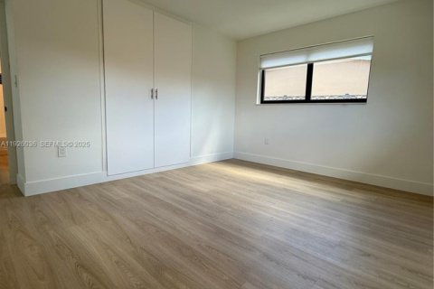 Villa ou maison à vendre à Miami, Floride: 4 chambres № 1984491 - photo 28