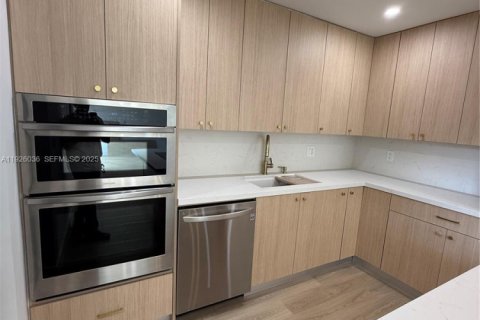 Villa ou maison à vendre à Miami, Floride: 4 chambres № 1984491 - photo 7