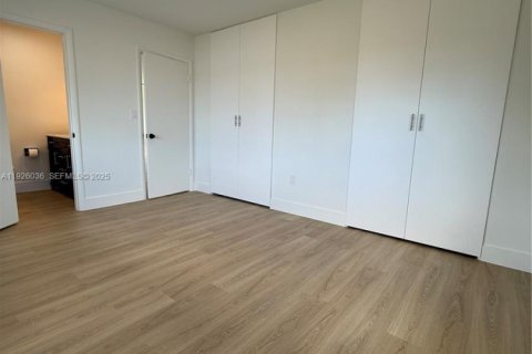 Villa ou maison à vendre à Miami, Floride: 4 chambres № 1984491 - photo 14