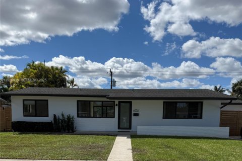 Villa ou maison à vendre à Miami, Floride: 4 chambres № 1984491 - photo 4
