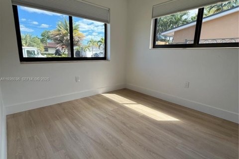 Villa ou maison à vendre à Miami, Floride: 4 chambres № 1984491 - photo 25