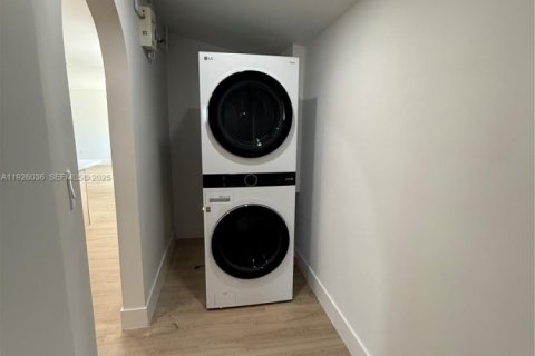 Villa ou maison à vendre à Miami, Floride: 4 chambres № 1984491 - photo 12