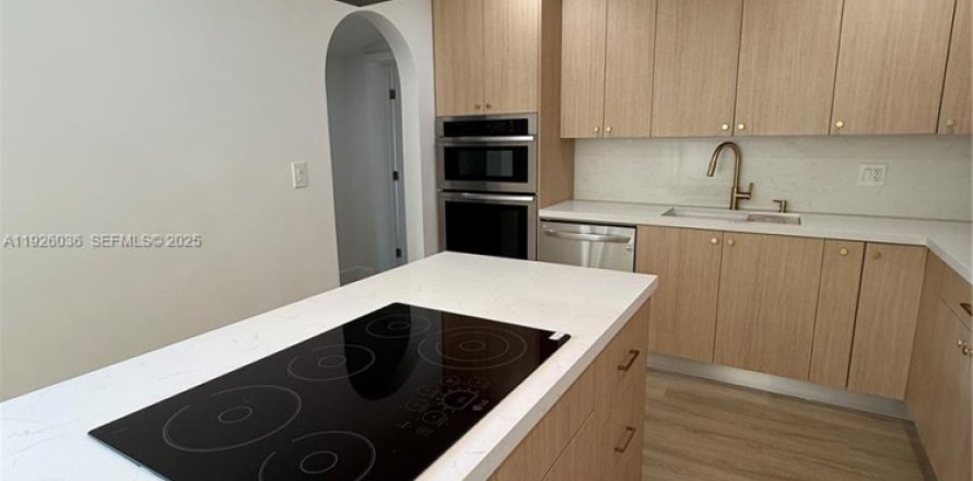 Villa ou maison à Miami, Floride 4 chambres № 1984491