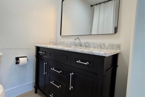 Villa ou maison à vendre à Miami, Floride: 4 chambres № 1984491 - photo 17