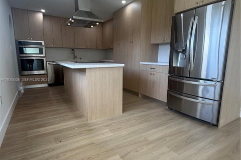 Villa ou maison à vendre à Miami, Floride: 4 chambres № 1984491 - photo 10