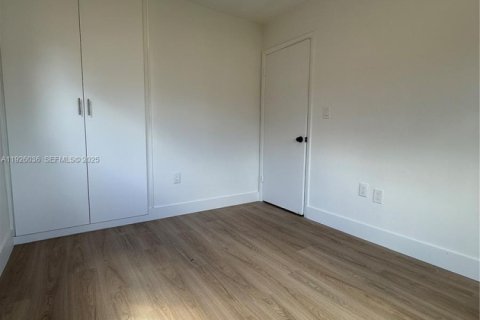 Villa ou maison à vendre à Miami, Floride: 4 chambres № 1984491 - photo 27