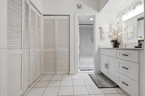 Copropriété à vendre à Miami, Floride: 1 chambre, 77.29 m2 № 2279375 - photo 19