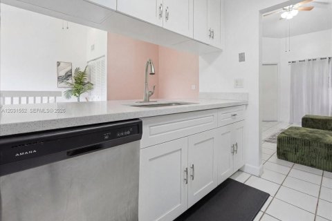 Copropriété à vendre à Miami, Floride: 1 chambre, 77.29 m2 № 2279375 - photo 12
