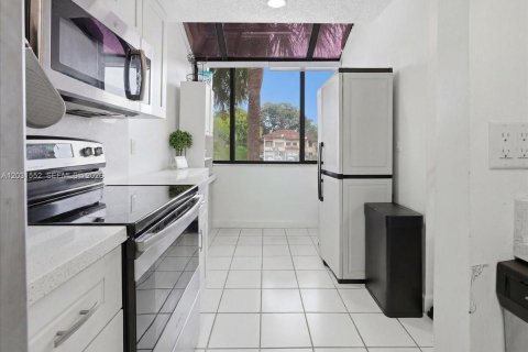 Copropriété à vendre à Miami, Floride: 1 chambre, 77.29 m2 № 2279375 - photo 2