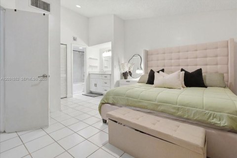 Copropriété à vendre à Miami, Floride: 1 chambre, 77.29 m2 № 2279375 - photo 17
