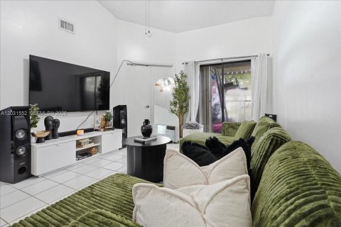 Copropriété à vendre à Miami, Floride: 1 chambre, 77.29 m2 № 2279375 - photo 9