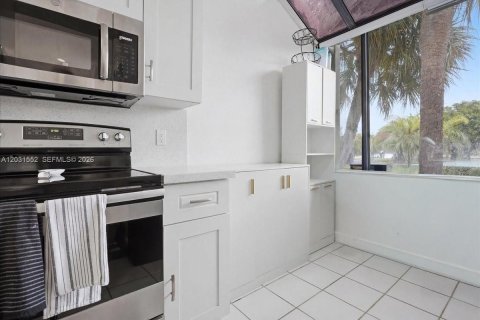 Copropriété à vendre à Miami, Floride: 1 chambre, 77.29 m2 № 2279375 - photo 11