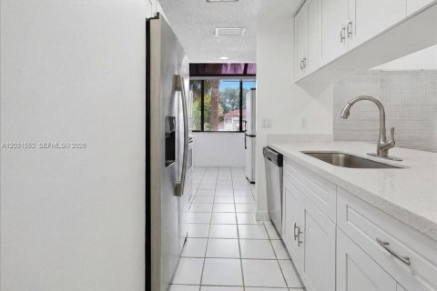Copropriété à vendre à Miami, Floride: 1 chambre, 77.29 m2 № 2279375 - photo 13