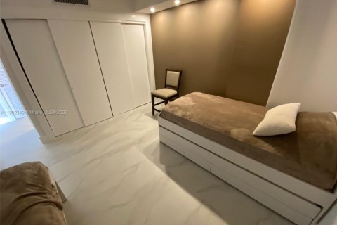 Condominio en alquiler en Hallandale Beach, Florida, 2 dormitorios, 106.84 m2 № 1954341 - foto 2