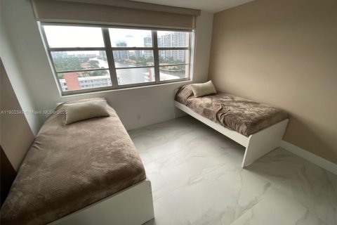Condominio en alquiler en Hallandale Beach, Florida, 2 dormitorios, 106.84 m2 № 1954341 - foto 3
