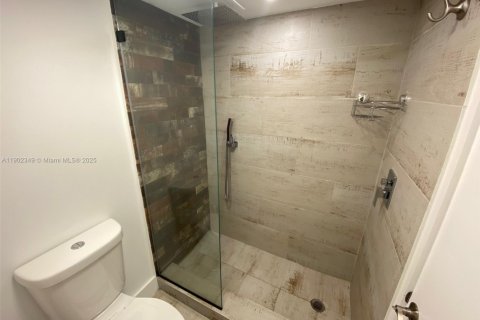 Condominio en alquiler en Hallandale Beach, Florida, 2 dormitorios, 106.84 m2 № 1954341 - foto 14