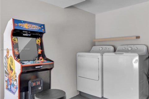 Купить виллу или дом в Форт-Лодердейл, Флорида 3 спальни, 111.95м2, № 2026247 - фото 29