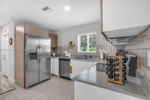 Купить виллу или дом в Форт-Лодердейл, Флорида 3 спальни, 111.95м2, № 2026247 - фото 9