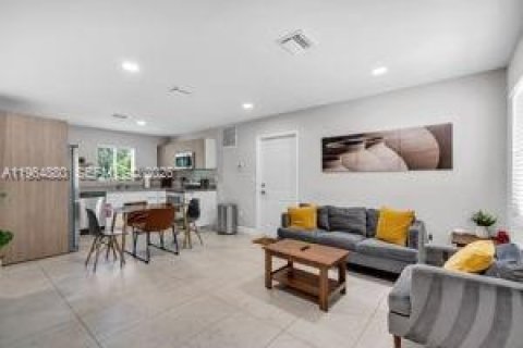 Купить виллу или дом в Форт-Лодердейл, Флорида 3 спальни, 111.95м2, № 2026247 - фото 4