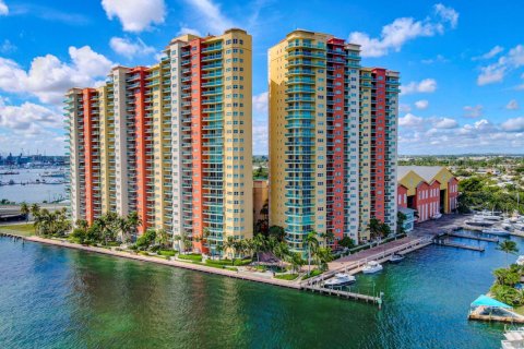 Condominio en venta en Riviera Beach, Florida, 2 dormitorios, 139.26 m2 № 2176620 - foto 24