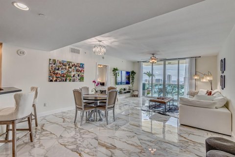 Condominio en venta en Riviera Beach, Florida, 2 dormitorios, 139.26 m2 № 2176620 - foto 10