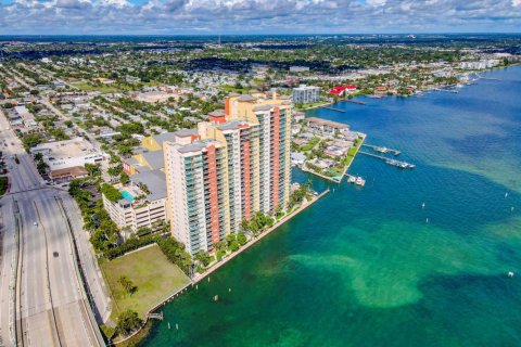 Condominio en venta en Riviera Beach, Florida, 2 dormitorios, 139.26 m2 № 2176620 - foto 16