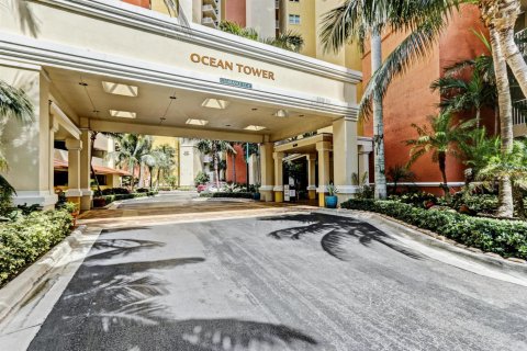 Condominio en venta en Riviera Beach, Florida, 2 dormitorios, 139.26 m2 № 2176620 - foto 12