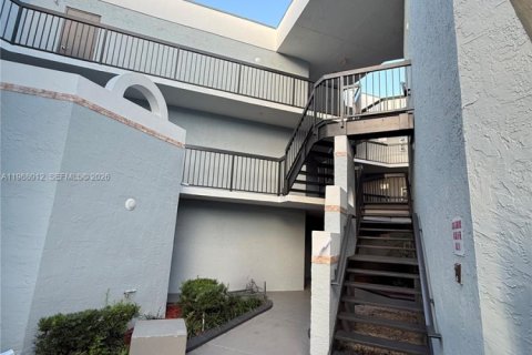 Condominio en venta en Hialeah, Florida, 2 dormitorios, 69.86 m2 № 2032197 - foto 9