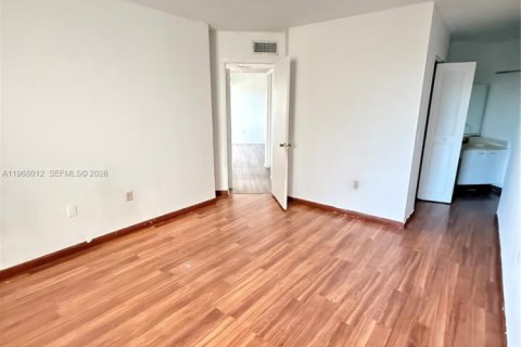 Condominio en venta en Hialeah, Florida, 2 dormitorios, 69.86 m2 № 2032197 - foto 22