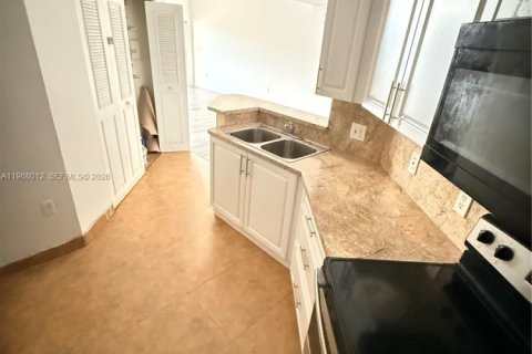 Condominio en venta en Hialeah, Florida, 2 dormitorios, 69.86 m2 № 2032197 - foto 17