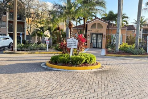 Condominio en venta en Hialeah, Florida, 2 dormitorios, 69.86 m2 № 2032197 - foto 8