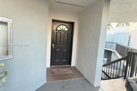 Condominio en venta en Hialeah, Florida, 2 dormitorios, 69.86 m2 № 2032197 - foto 11