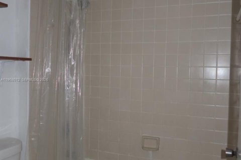 Condominio en venta en Hialeah, Florida, 2 dormitorios, 69.86 m2 № 2032197 - foto 20