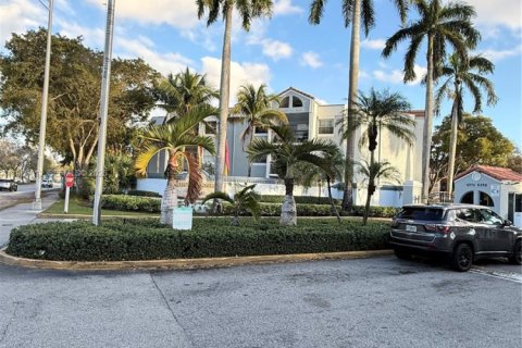 Condominio en venta en Hialeah, Florida, 2 dormitorios, 69.86 m2 № 2032197 - foto 6