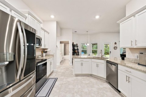 House in St. Lucie, Florida 4 bedrooms, 233 sq.m. № 2177190 - photo 25