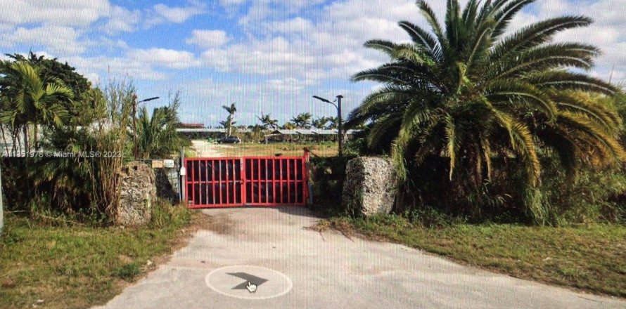 Propiedad comercial en Miami, Florida № 2016588