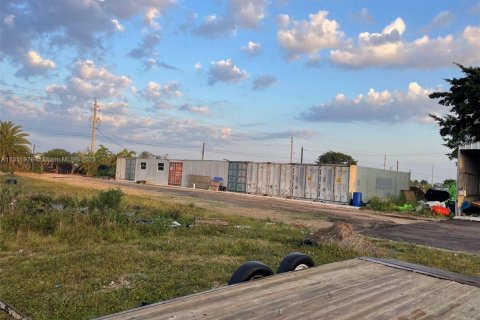 Propiedad comercial en venta en Miami, Florida № 2016588 - foto 5