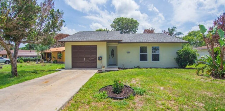 House in Vero Beach, Florida 2 bedrooms, 112.97 sq.m. № 2088320