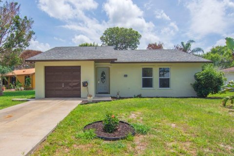 House in Vero Beach, Florida 2 bedrooms, 112.97 sq.m. № 2088320 - photo 2