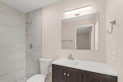 House in Vero Beach, Florida 2 bedrooms, 112.97 sq.m. № 2088320 - photo 27