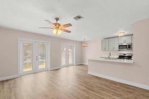House in Vero Beach, Florida 2 bedrooms, 112.97 sq.m. № 2088320 - photo 7