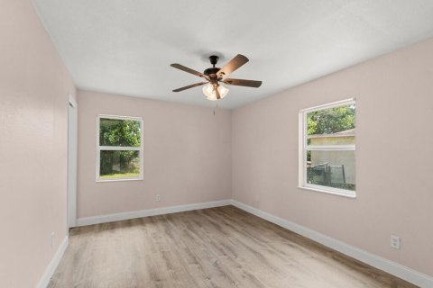 House in Vero Beach, Florida 2 bedrooms, 112.97 sq.m. № 2088320 - photo 24