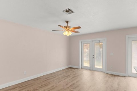 House in Vero Beach, Florida 2 bedrooms, 112.97 sq.m. № 2088320 - photo 5