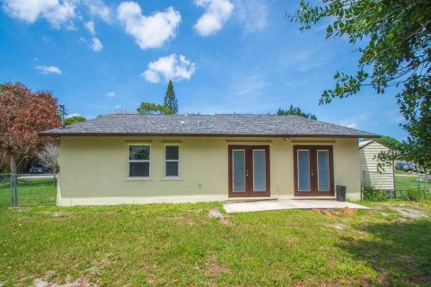 House in Vero Beach, Florida 2 bedrooms, 112.97 sq.m. № 2088320 - photo 30