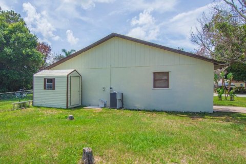 House in Vero Beach, Florida 2 bedrooms, 112.97 sq.m. № 2088320 - photo 4